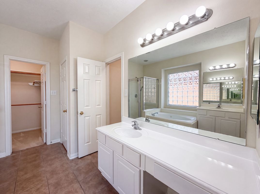Photo 10 of 22 of 7914 Ingle Oak Dr, Houston, TX
