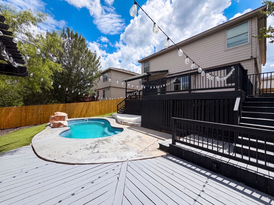 Photo 5 of 19 of 10602 Springwood Sq, Universal City, TX