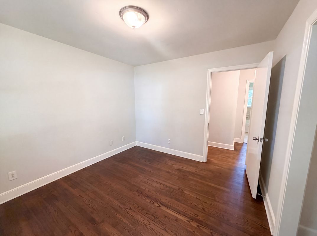 Photo 13 of 23 of 927 Greenlawn Dr, Columbia, SC