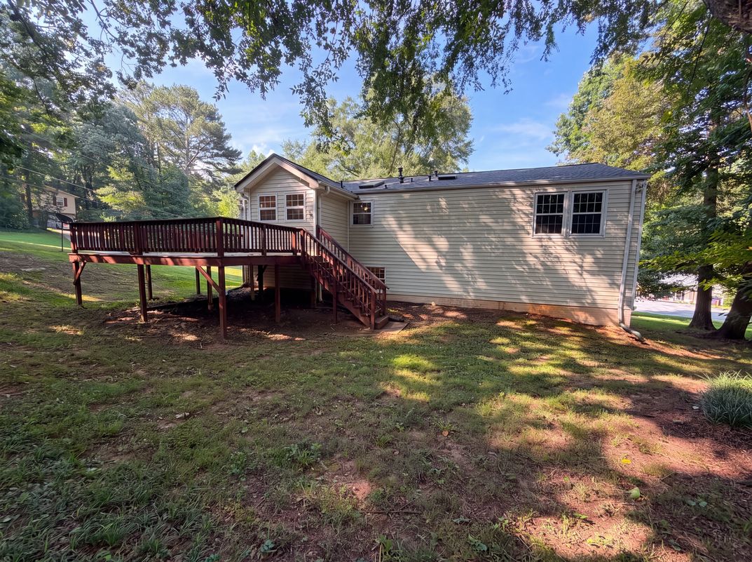 Photo 5 of 24 of 1346 Fairfield Dr SW, Lilburn, GA