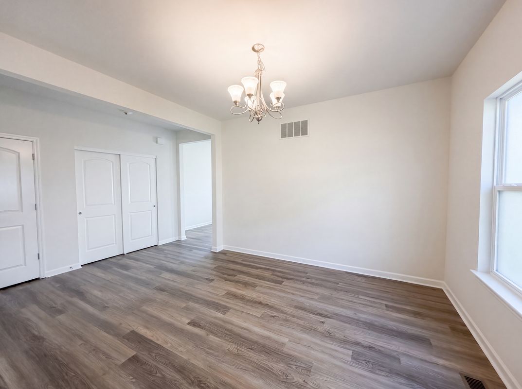 Photo 6 of 28 of 5945 Hawkins Ridge Ct, Saint Louis, MO