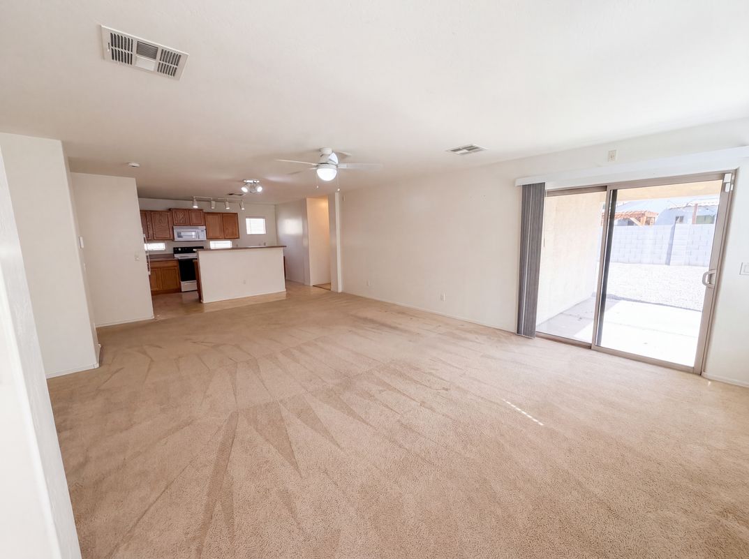 Property photo 3 of 11280 W Magnolia St