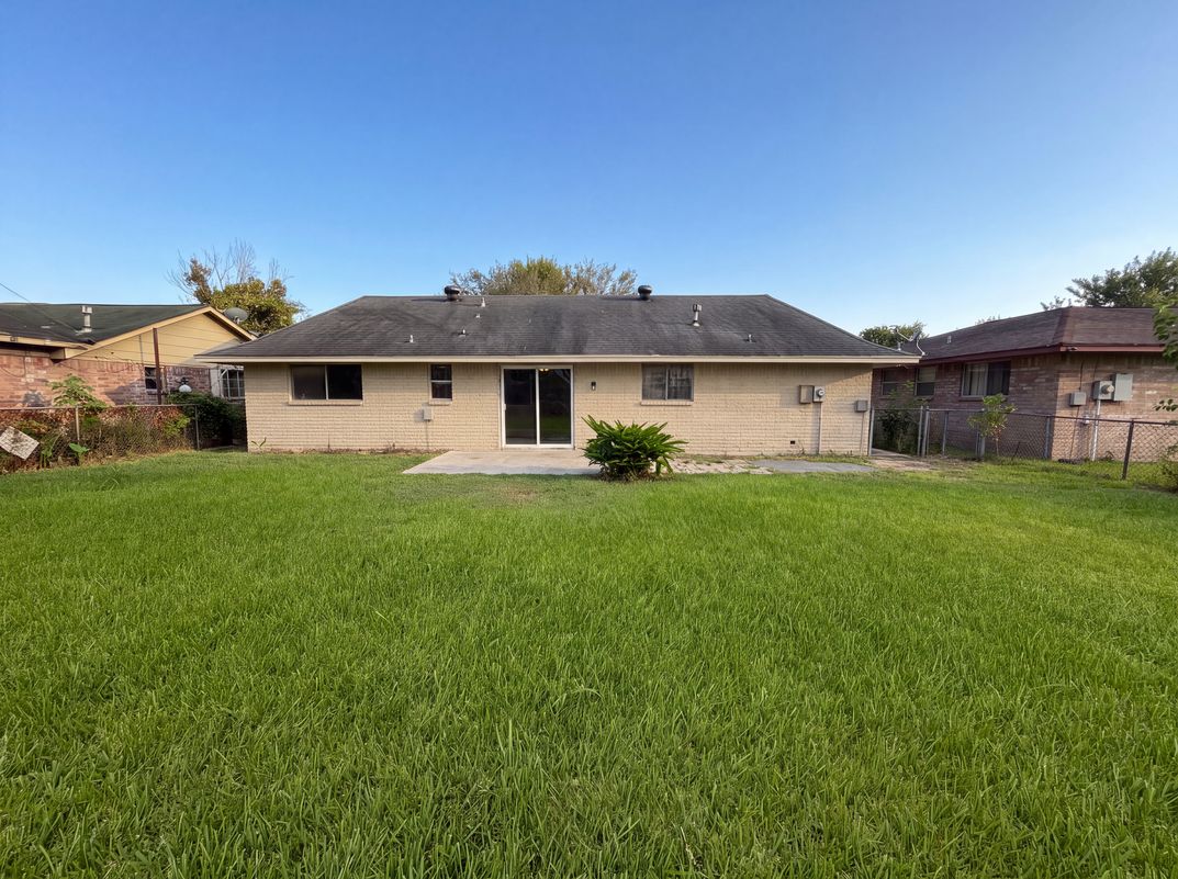 Photo 5 of 18 of 12510 Daventry Ln, Houston, TX