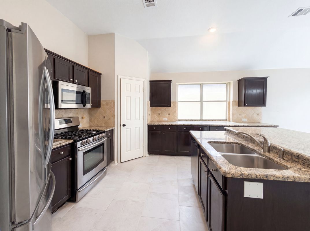 Photo 6 of 17 of 1441 Forest Oaks Ct, Frisco, TX