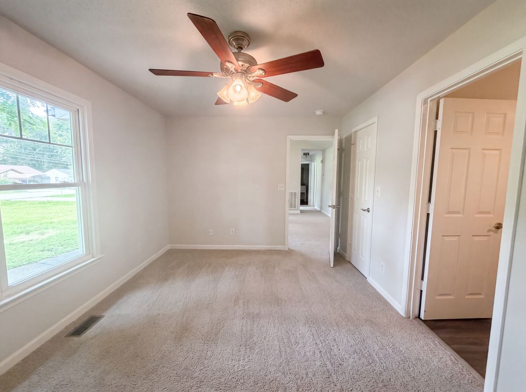 Photo 8 of 17 of 225 Tobacco Rd, Clarksville, TN