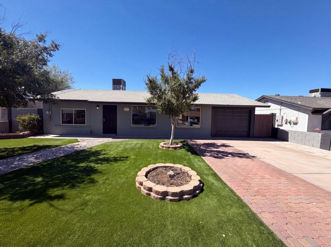 Property photo 1 of 2027 W Corrine Dr