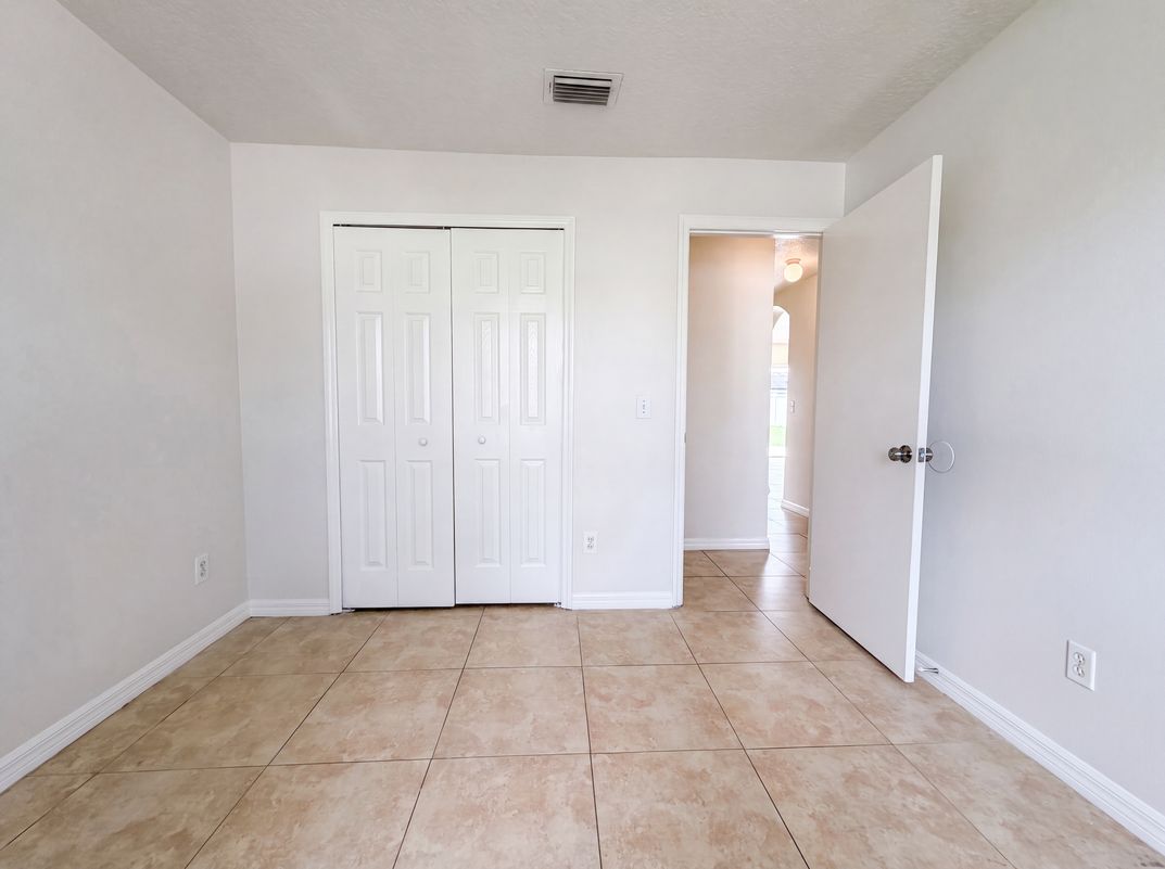 Photo 4 of 22 of 13236 Pike Lake Dr, Riverview, FL