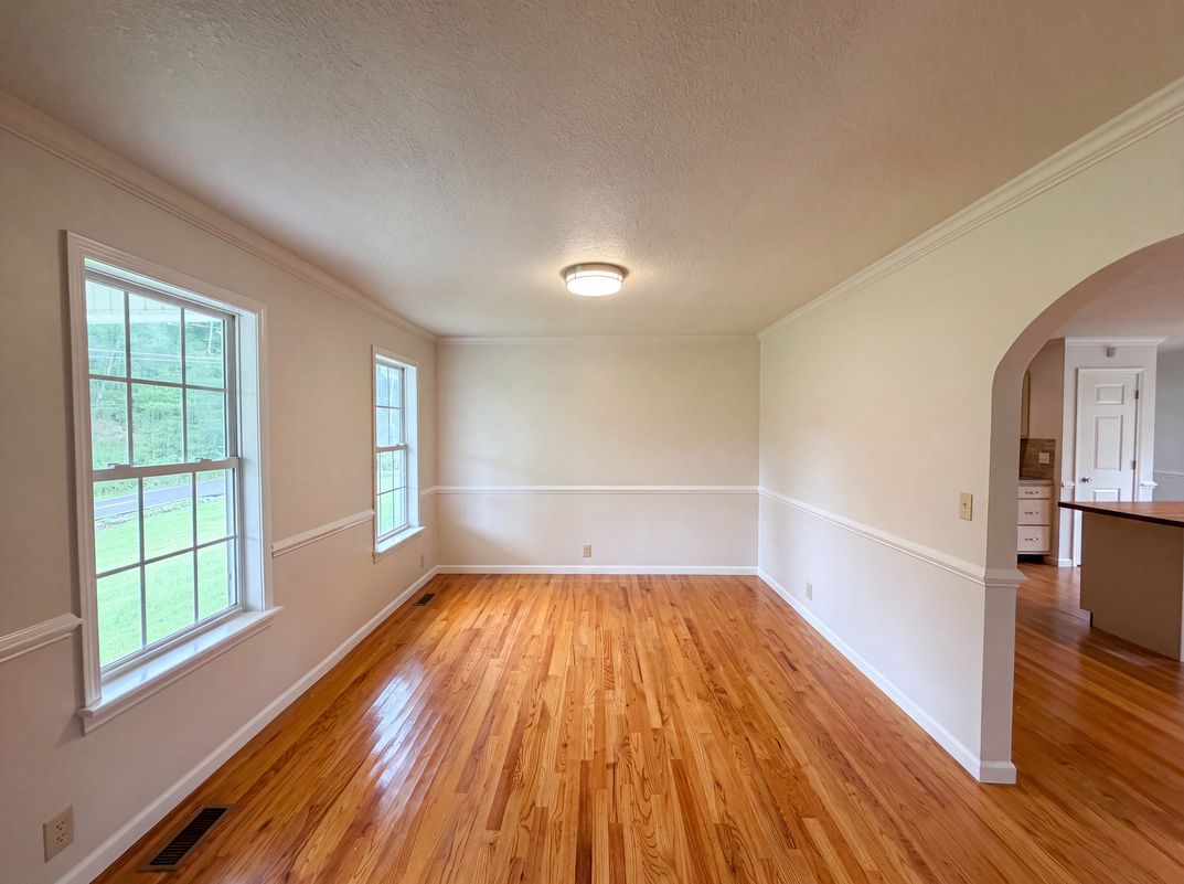 Photo 6 of 37 of 3146 Lora Dr, Maryville, TN