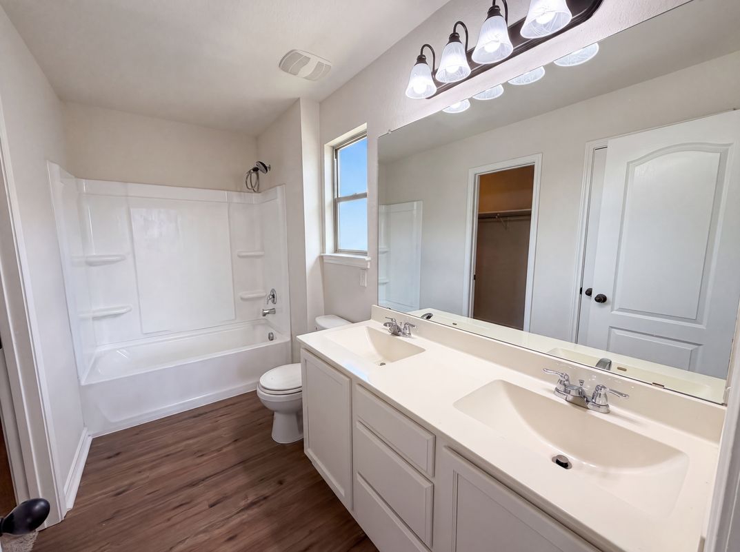 Photo 12 of 21 of 2100 Brandywine Dr, New Braunfels, TX