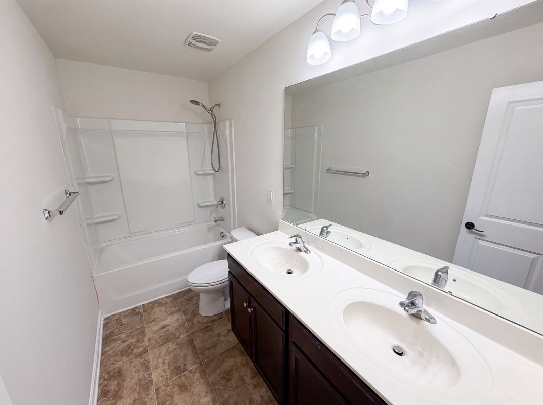 Photo 17 of 26 of 9833 Wardley Dr, Charlotte, NC