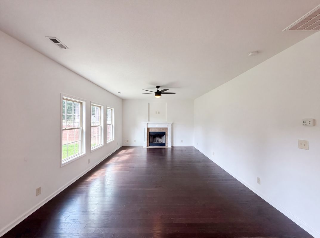 Photo 3 of 44 of 791 W Glenview Dr, Lenoir City, TN