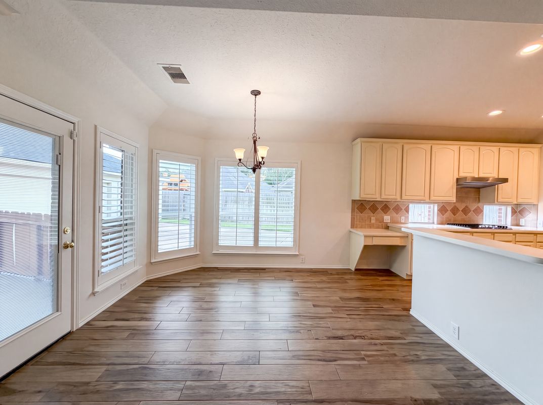 Photo 10 of 24 of 11502 Havard Oaks Dr, Houston, TX