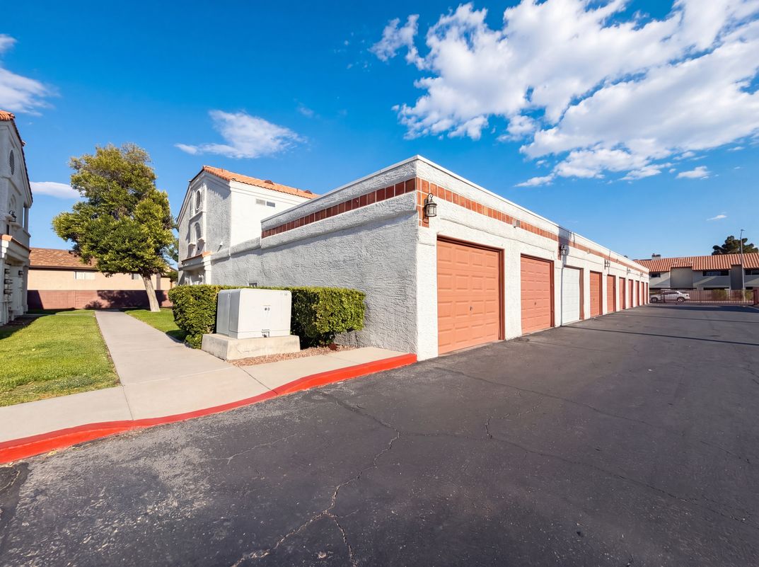 Photo 5 of 22 of 1800 Edmond St, Las Vegas, NV