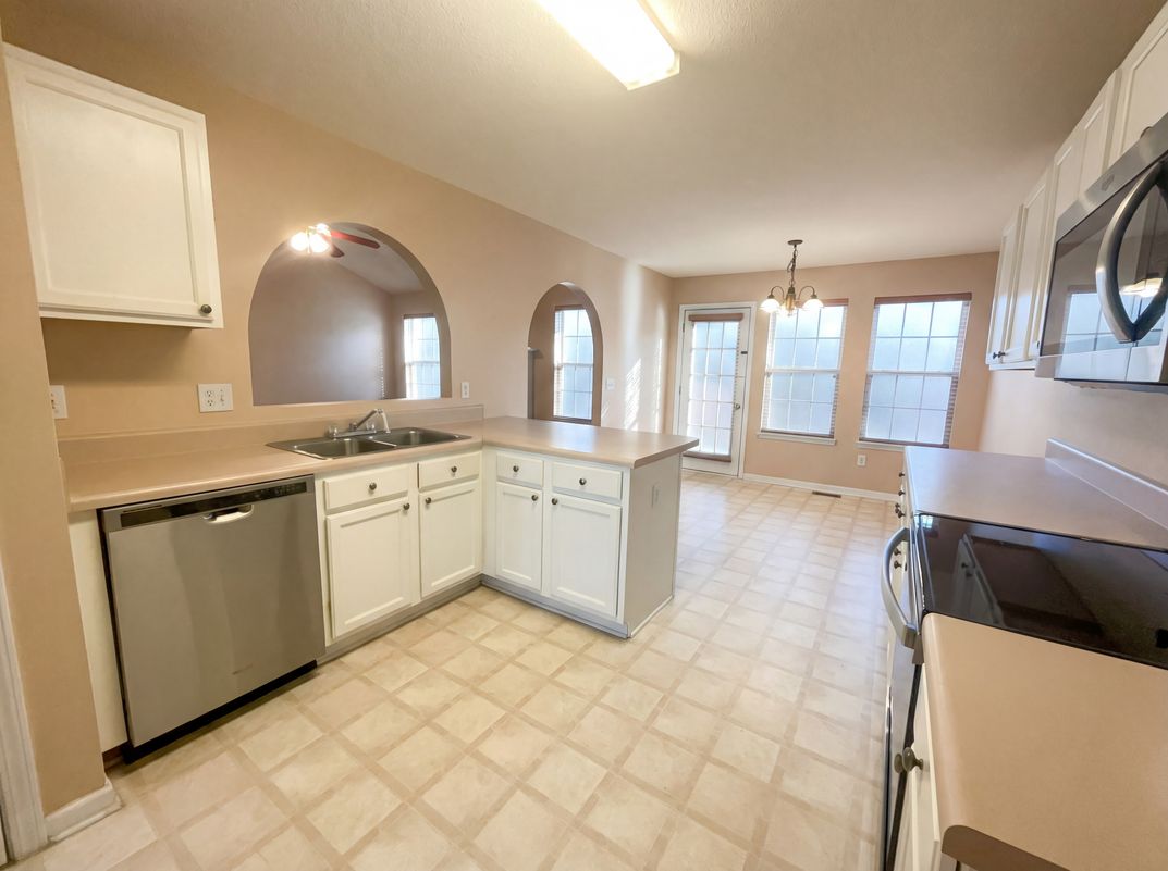 Property photo 2 of 3062 Crest Ridge Cir SW