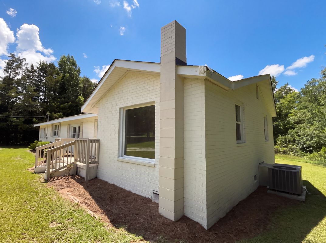 Photo 23 of 32 of 630 S Lee St, Batesburg, SC