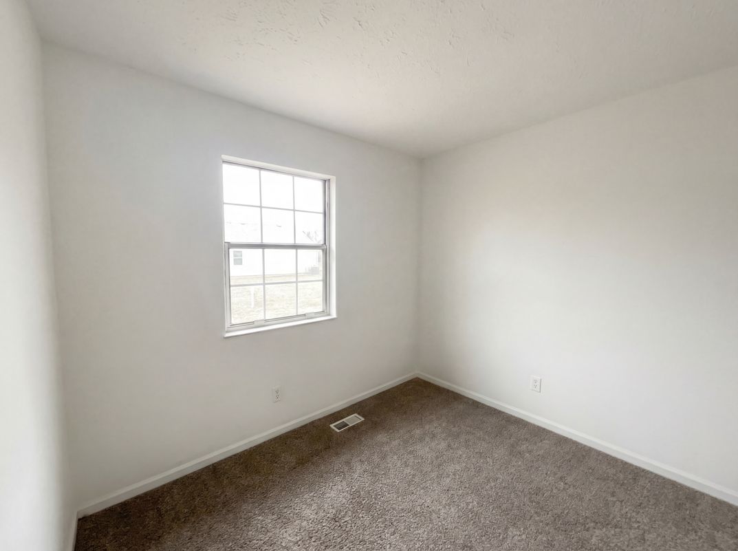 Photo 10 of 18 of 7739 Inverness Dr, Indianapolis, IN