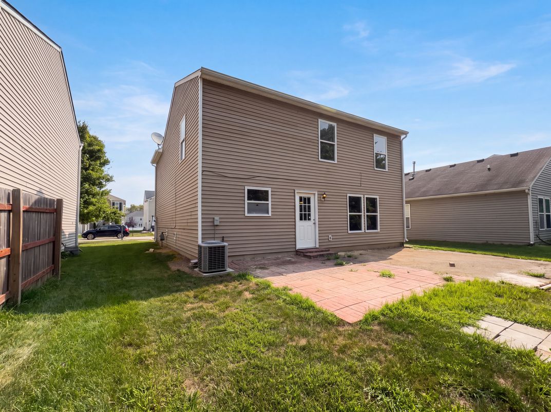 Photo 5 of 21 of 953 Balto Dr, Shelbyville, IN