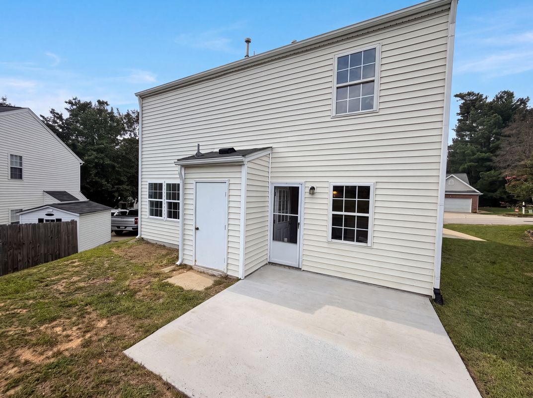 Photo 5 of 18 of 3358 Neptune Dr, Raleigh, NC