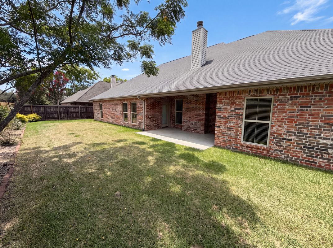 Photo 5 of 24 of 7945 Laurelwood St, Beaumont, TX