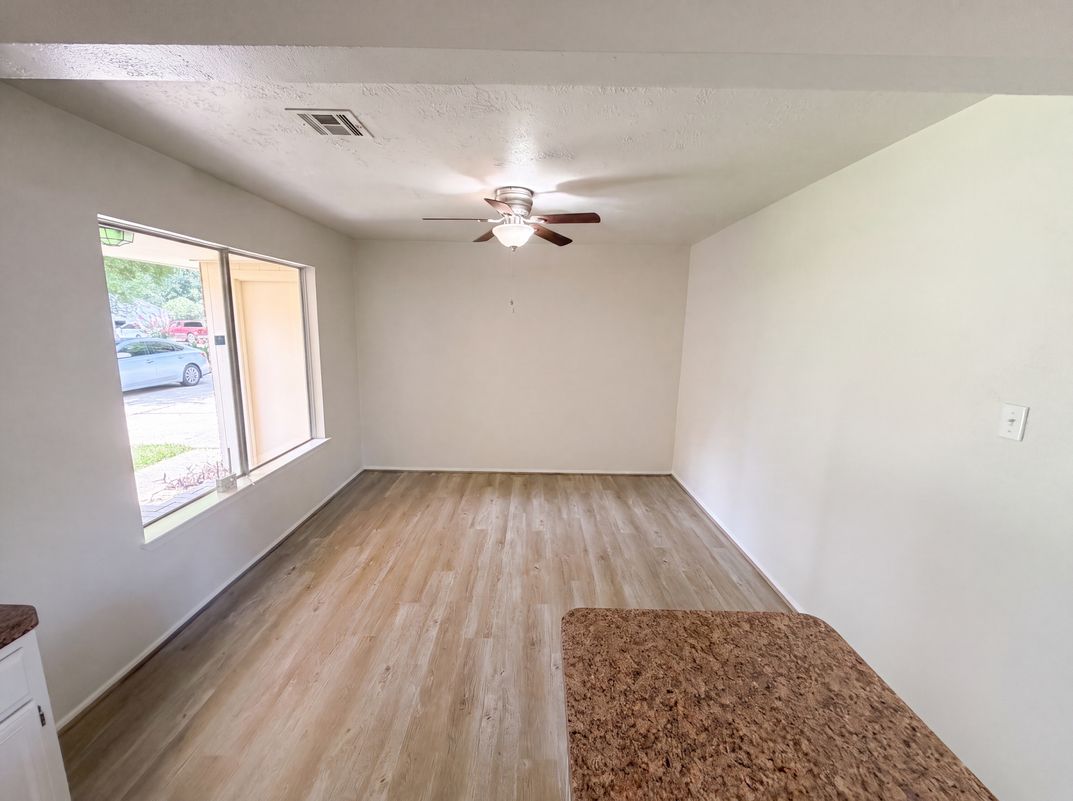 Photo 9 of 19 of 17014 Fid Ct, Crosby, TX