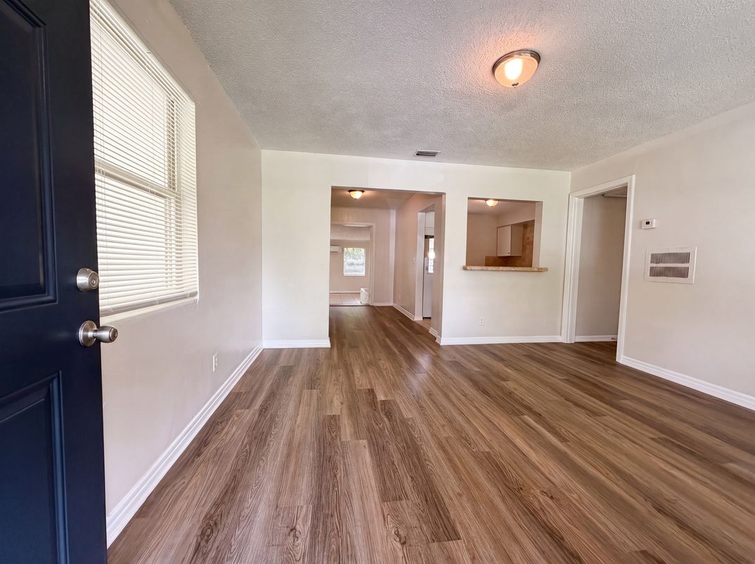 Photo 3 of 20 of 3740 Ballejo Ct W, Jacksonville, FL