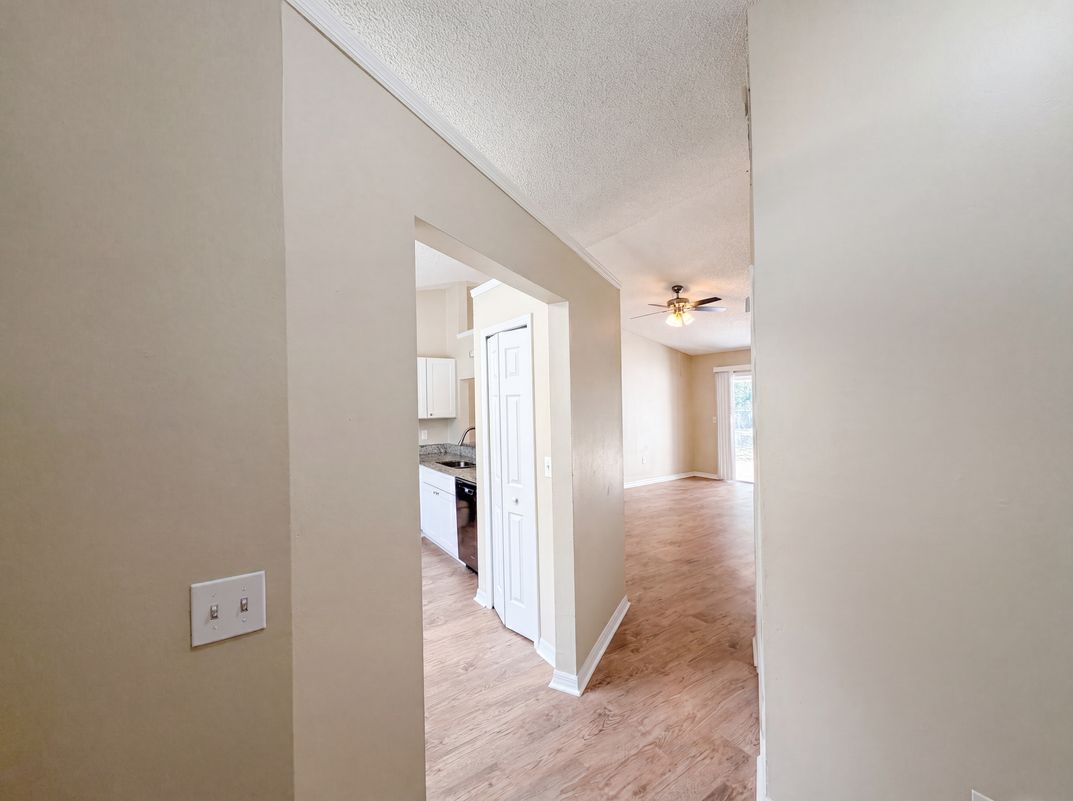 Photo 6 of 24 of 2715 Lorraine Dr, Leesburg, FL