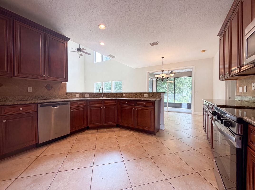 Photo 11 of 32 of 8331 Golden Bamboo Dr, Jacksonville, FL