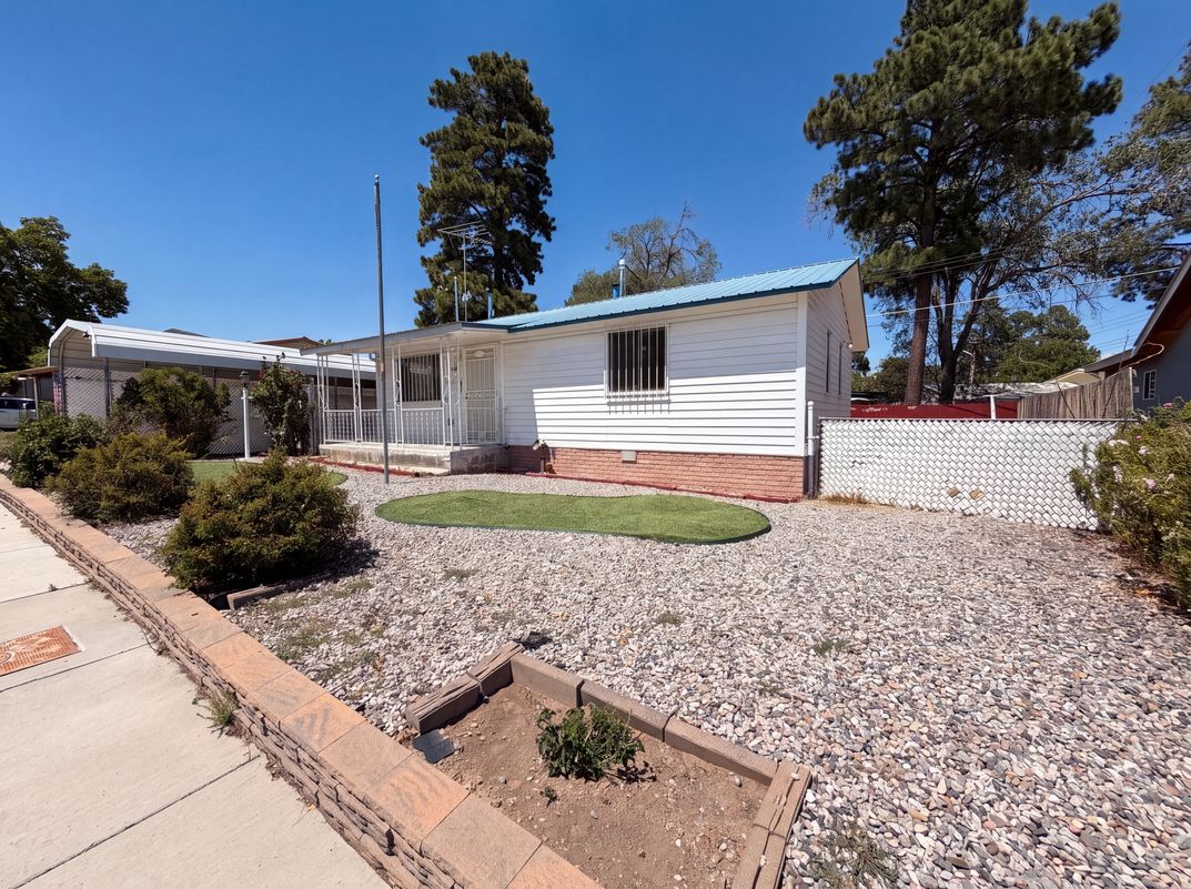 Photo 15 of 21 of 1758 39th St, Los Alamos, NM