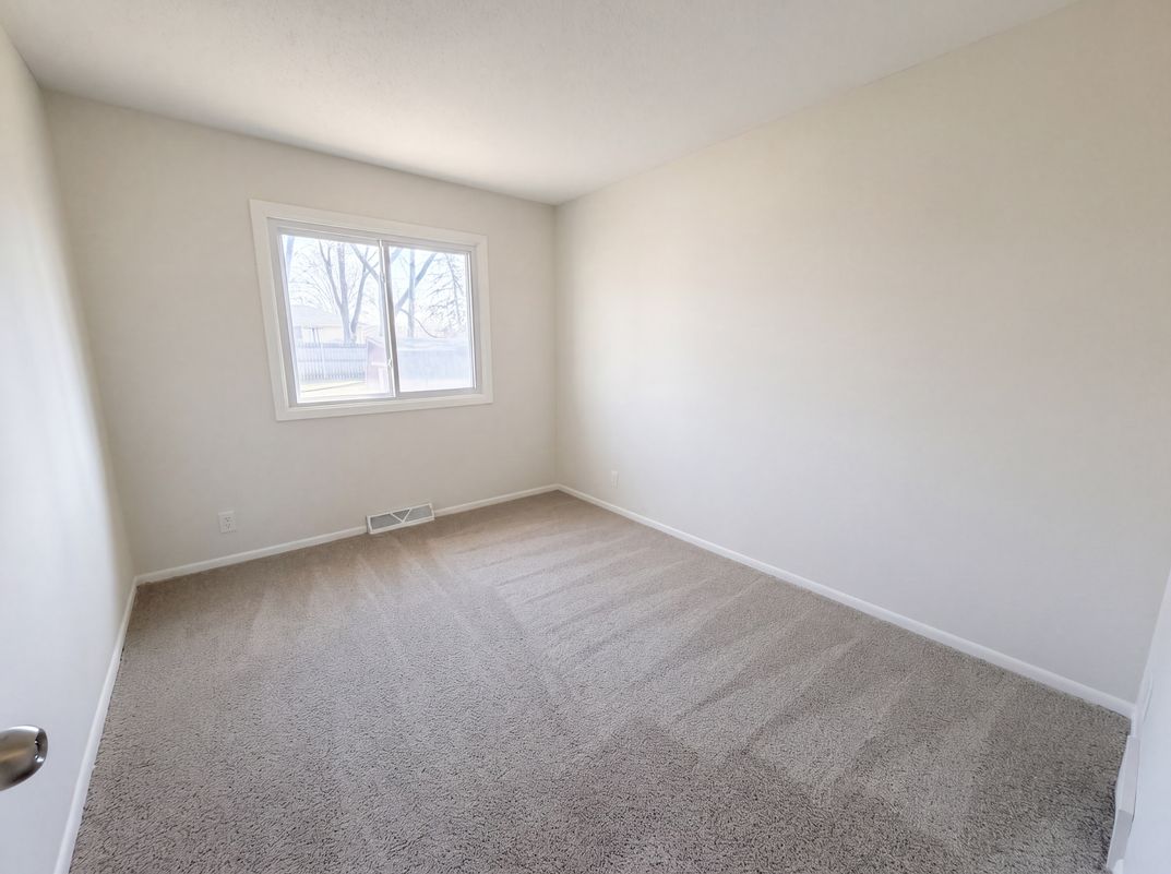 Photo 4 of 32 of 354 111th Ave NW, Coon Rapids, MN