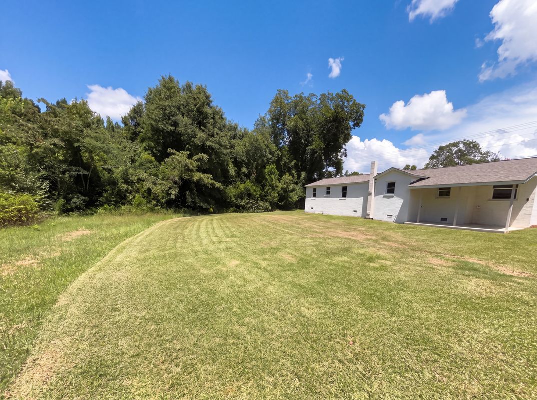 Photo 5 of 32 of 630 S Lee St, Batesburg, SC
