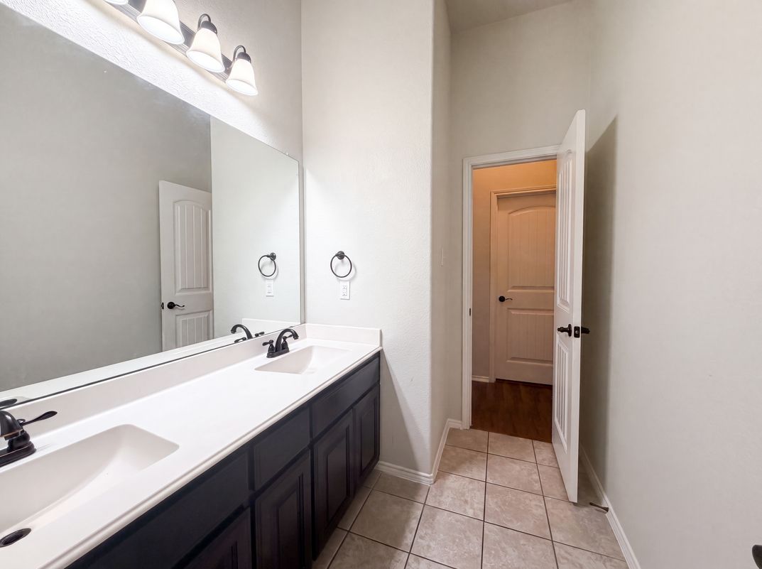 Photo 17 of 21 of 11920 Hassop Ln, Burleson, TX