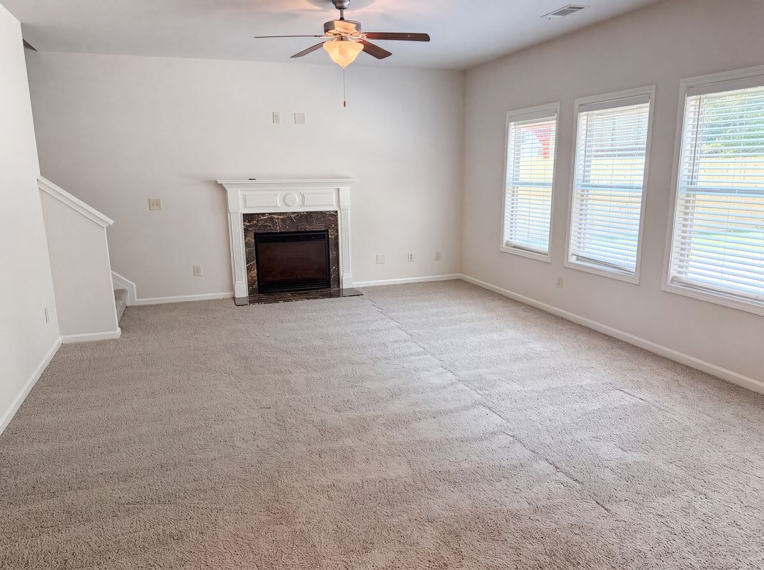Photo 3 of 34 of 821 Walnut Woods Dr, Braselton, GA
