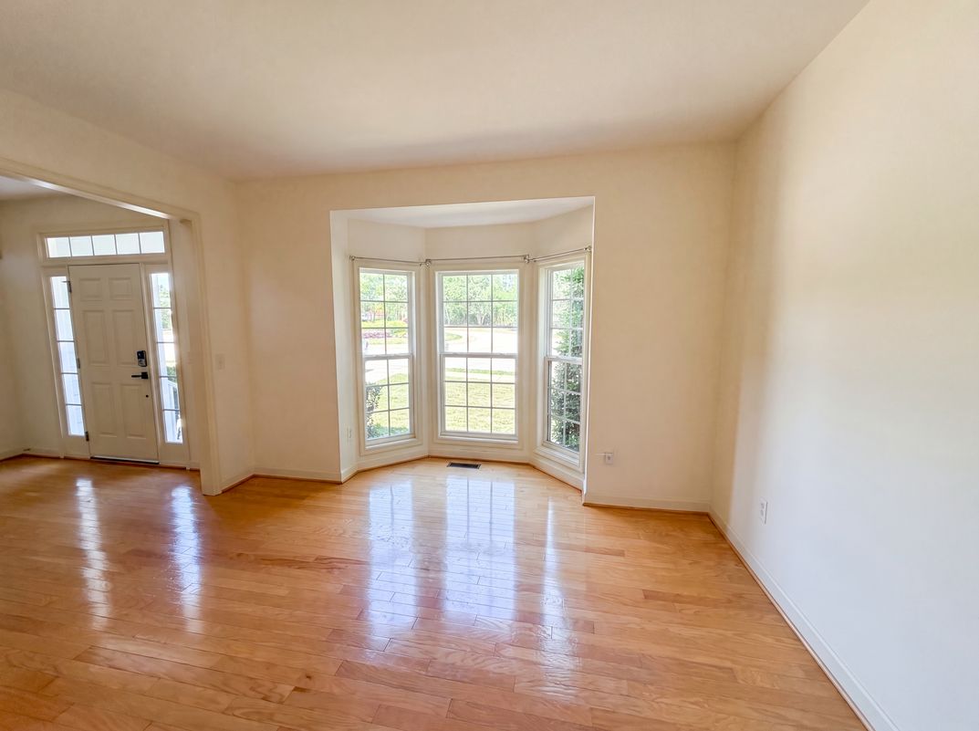 Photo 7 of 23 of 4903 Homeplace Dr, Apex, NC