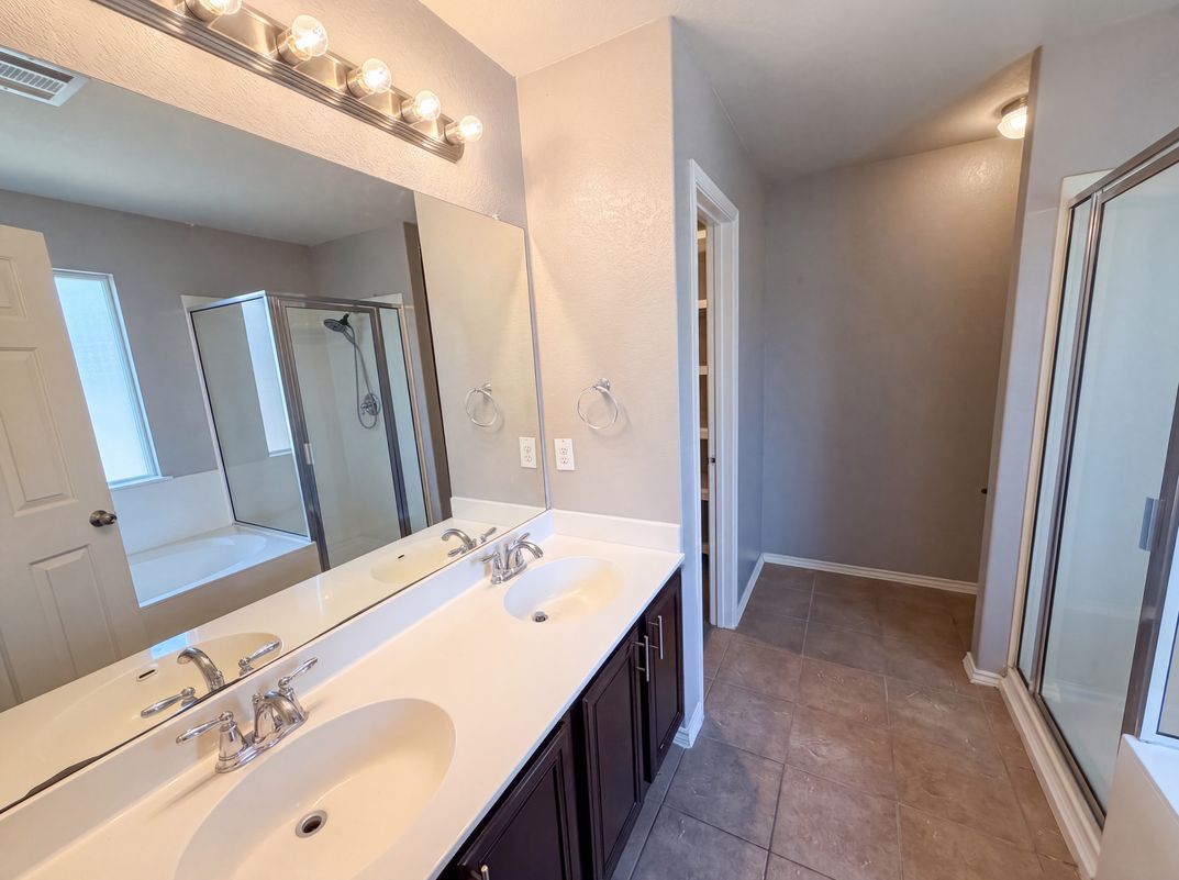 Photo 4 of 49 of 2535 Fayette Dr, New Braunfels, TX