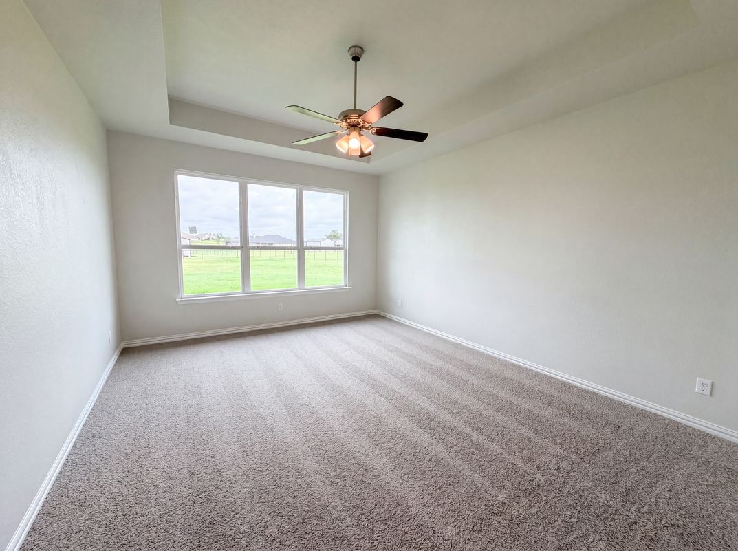 Photo 4 of 18 of 211 Spring Creek Cir, Paradise, TX