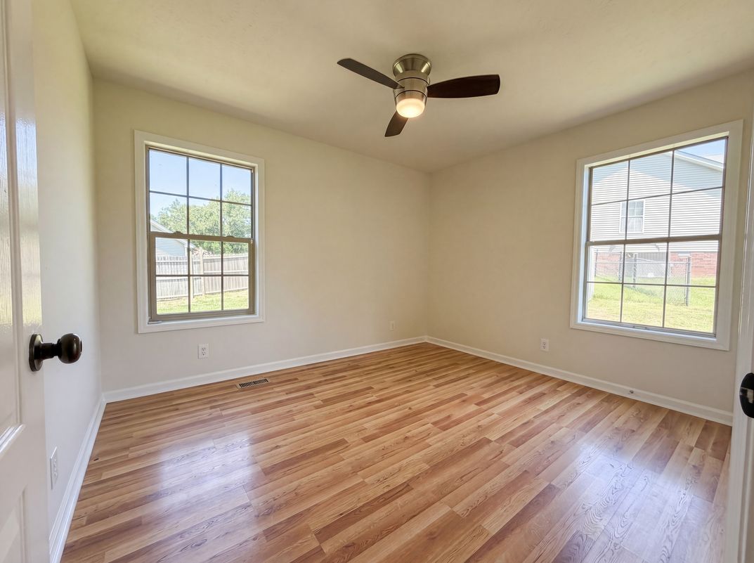 Photo 9 of 15 of 1037 Shadowbrook Dr, Greenbrier, TN