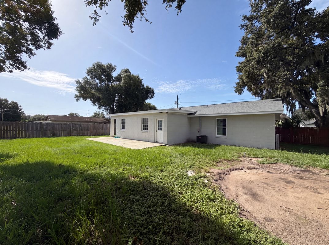 Photo 5 of 19 of 4147 Willow South Dr, Mulberry, FL