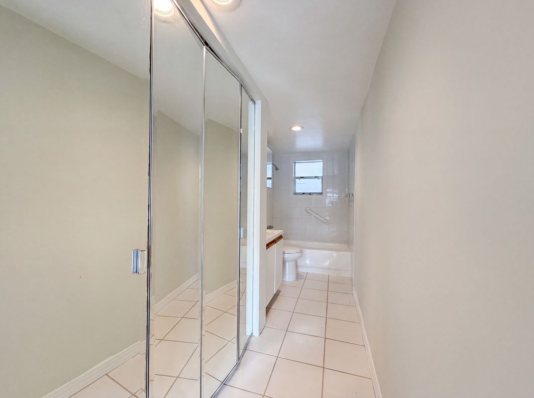 Photo 9 of 17 of 200 Galen Dr, Key Biscayne, FL