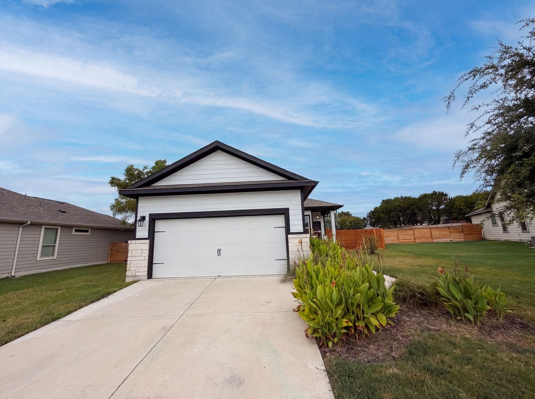 Photo 15 of 17 of 105 Syrah Ct, Leander, TX