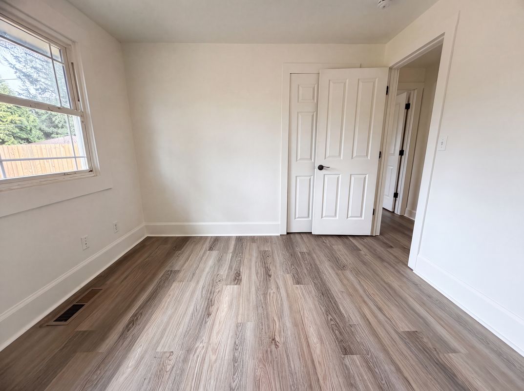 Photo 10 of 16 of 11650 NE Glisan St, Portland, OR