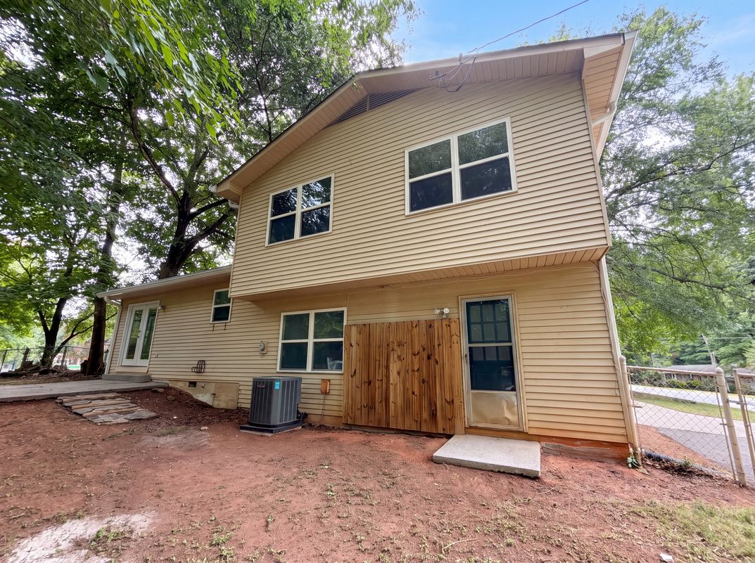 Photo 21 of 25 of 3691 Lavilla Dr, Powder Springs, GA