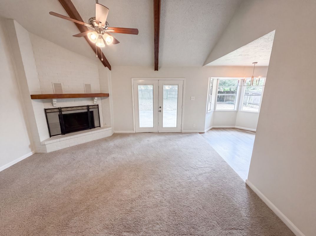 Photo 3 of 21 of 912 S 23rd St, Nederland, TX