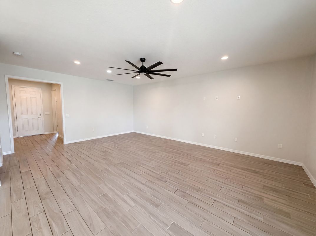 Photo 7 of 29 of 4510 Penkert Pl, Lakeland, FL