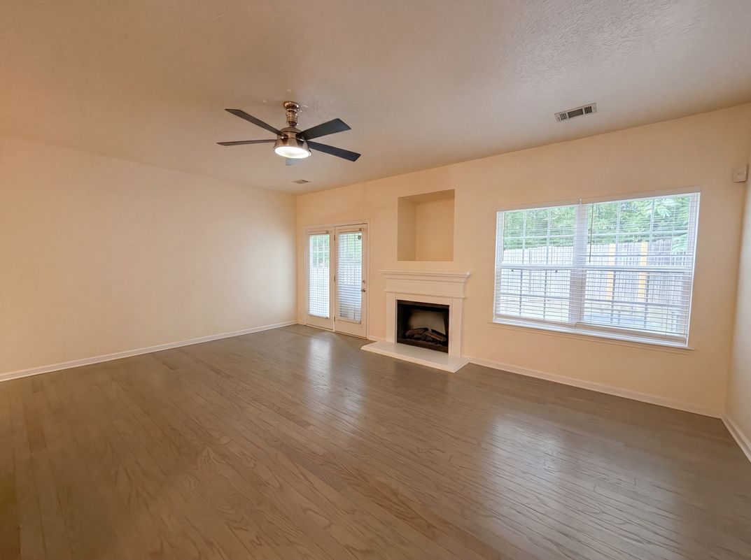 Photo 8 of 18 of 5080 Windsor Forrest Ln, Atlanta, GA