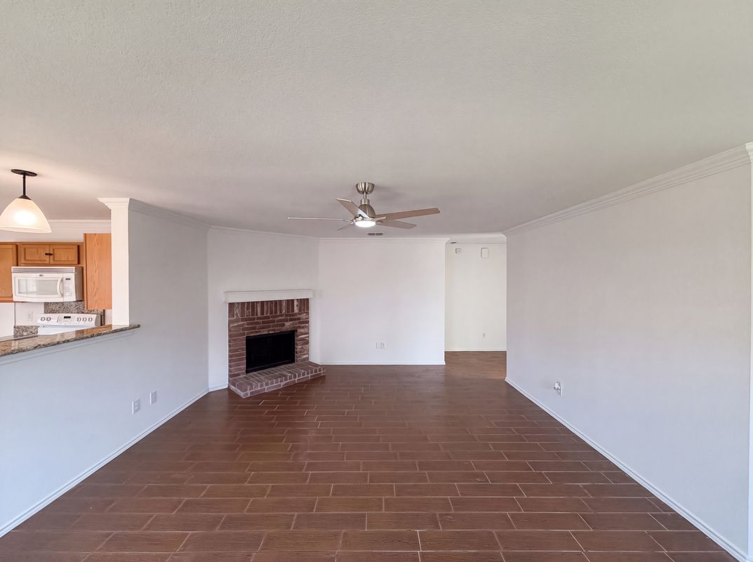 Photo 3 of 18 of 6200 St James Pl, Denton, TX