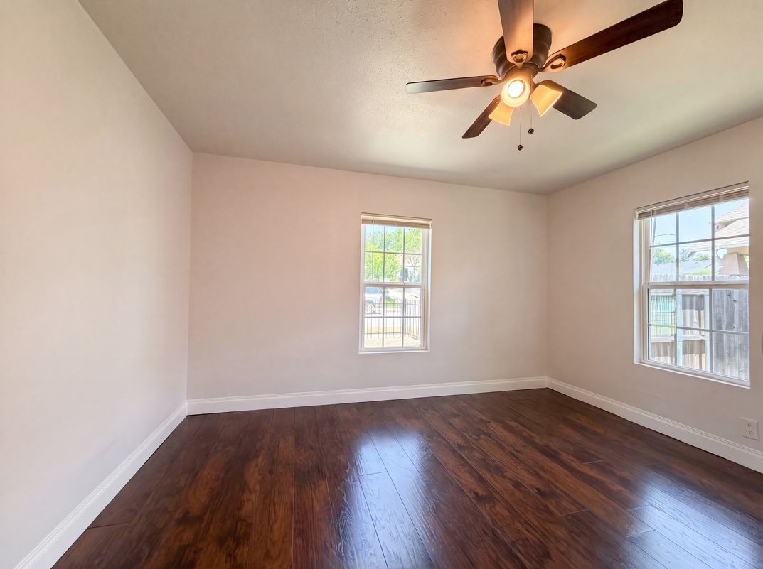 Photo 4 of 17 of 2832 Avenue I, Fort Worth, TX