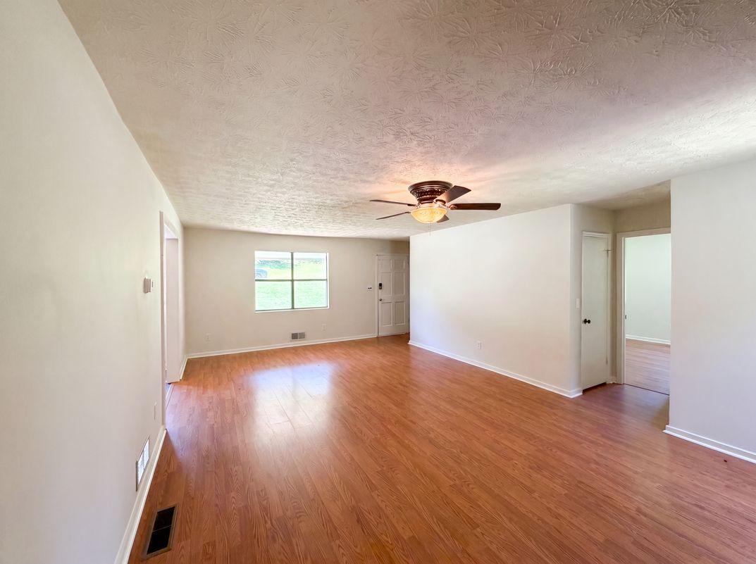 Photo 12 of 27 of 104 Belair Ln, Stockbridge, GA