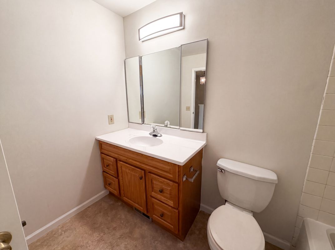 Photo 16 of 30 of 201 Bridlewood Dr, St. Paul, MN