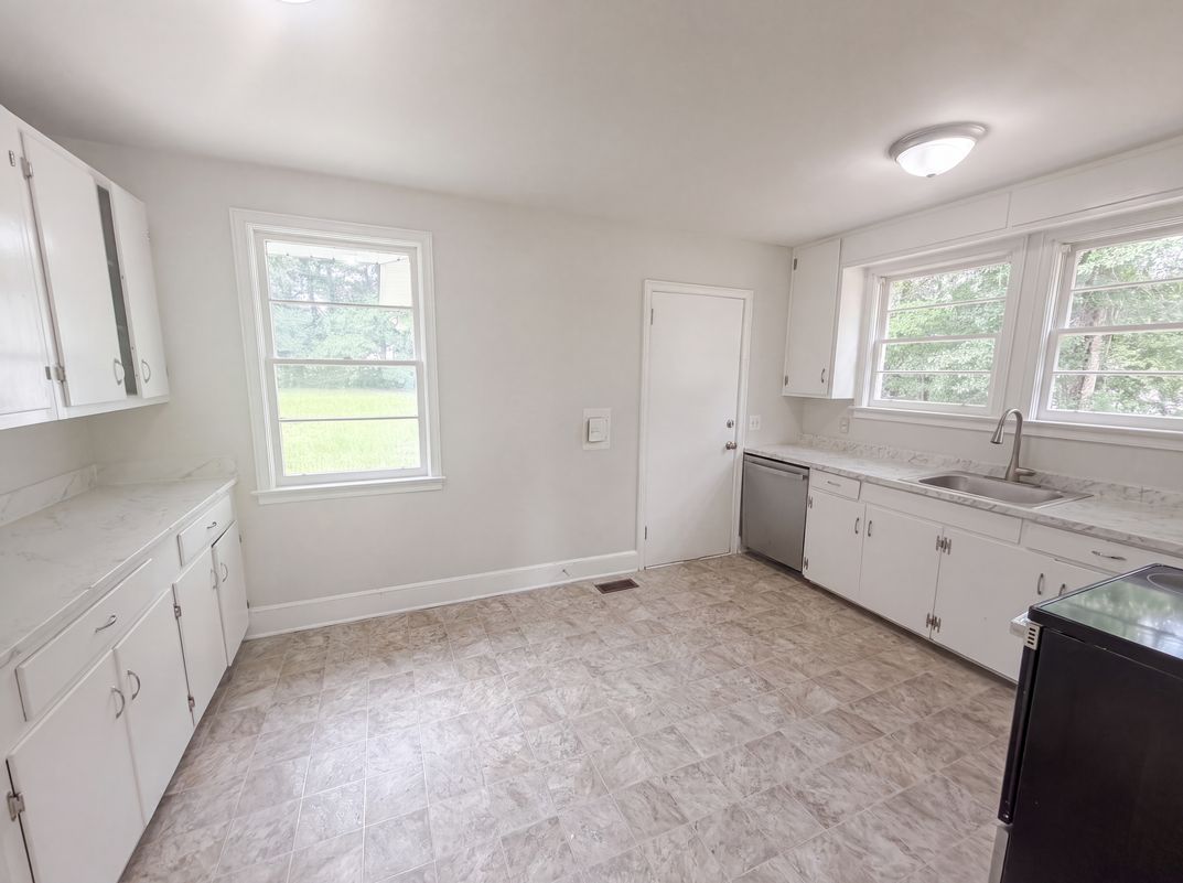 Photo 8 of 20 of 1937 Beckley Dr, Columbia, SC