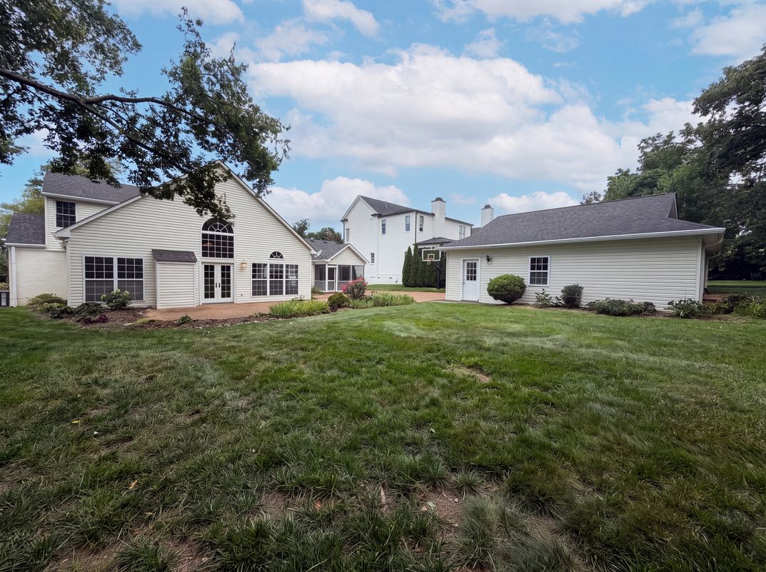 Photo 5 of 23 of 608 Estes Rd, Nashville, TN